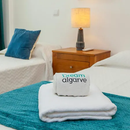 B82 - Albinos Flat In * Lagos