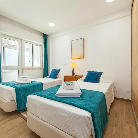 B82 - Albinos Flat In