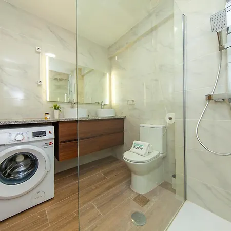 B82 - Albinos Flat In Apartamento