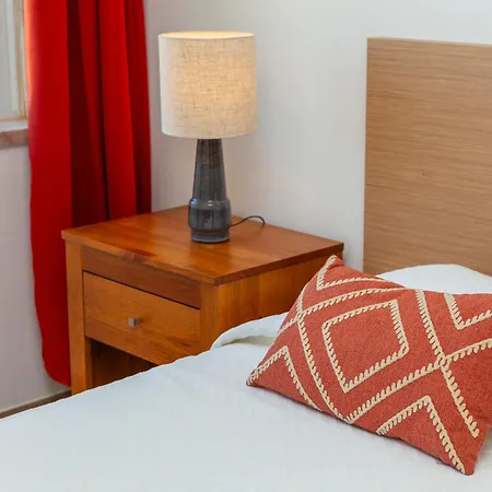 B82 - Albinos Flat In Apartment Lagos