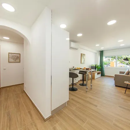 B82 - Albinos Flat In