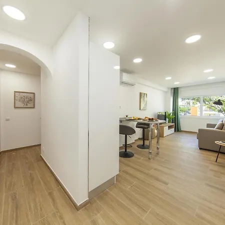 B82 - Albinos Flat In *