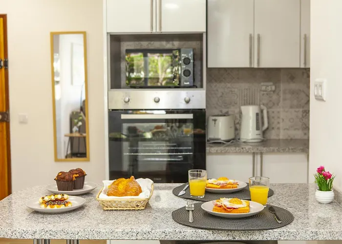 B82 - Albinos Flat In * 라고스