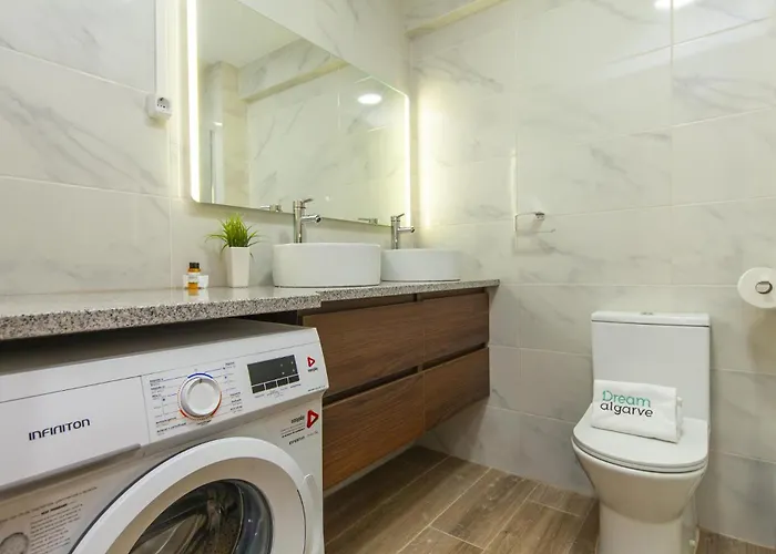 B82 - Albinos Flat In