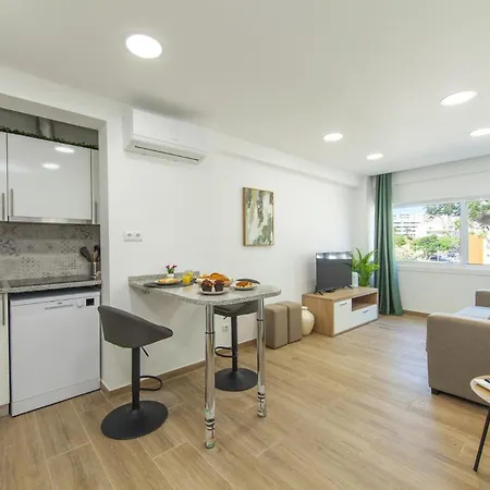 B82 - Albinos Flat In Apartment Lagos