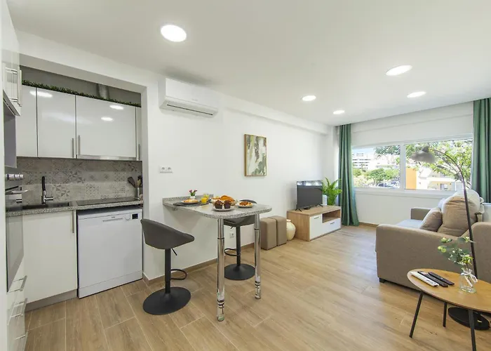 B82 - Albinos Flat In Apartment Lagos