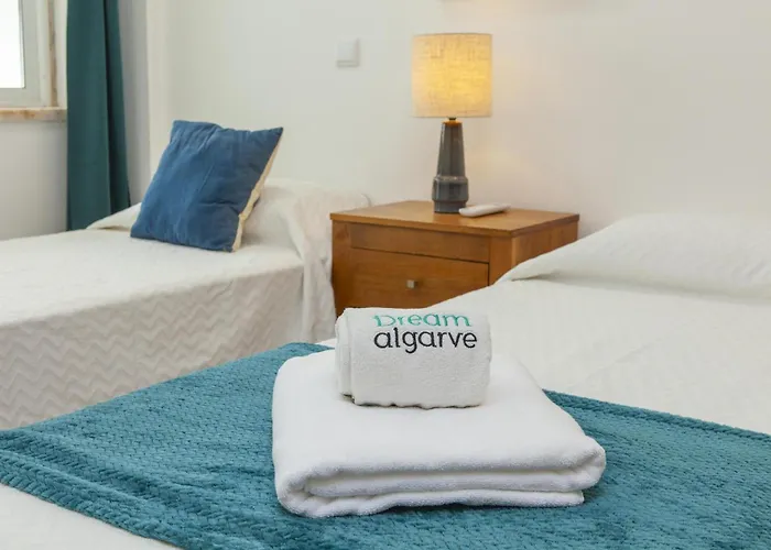 B82 - Albinos Flat In